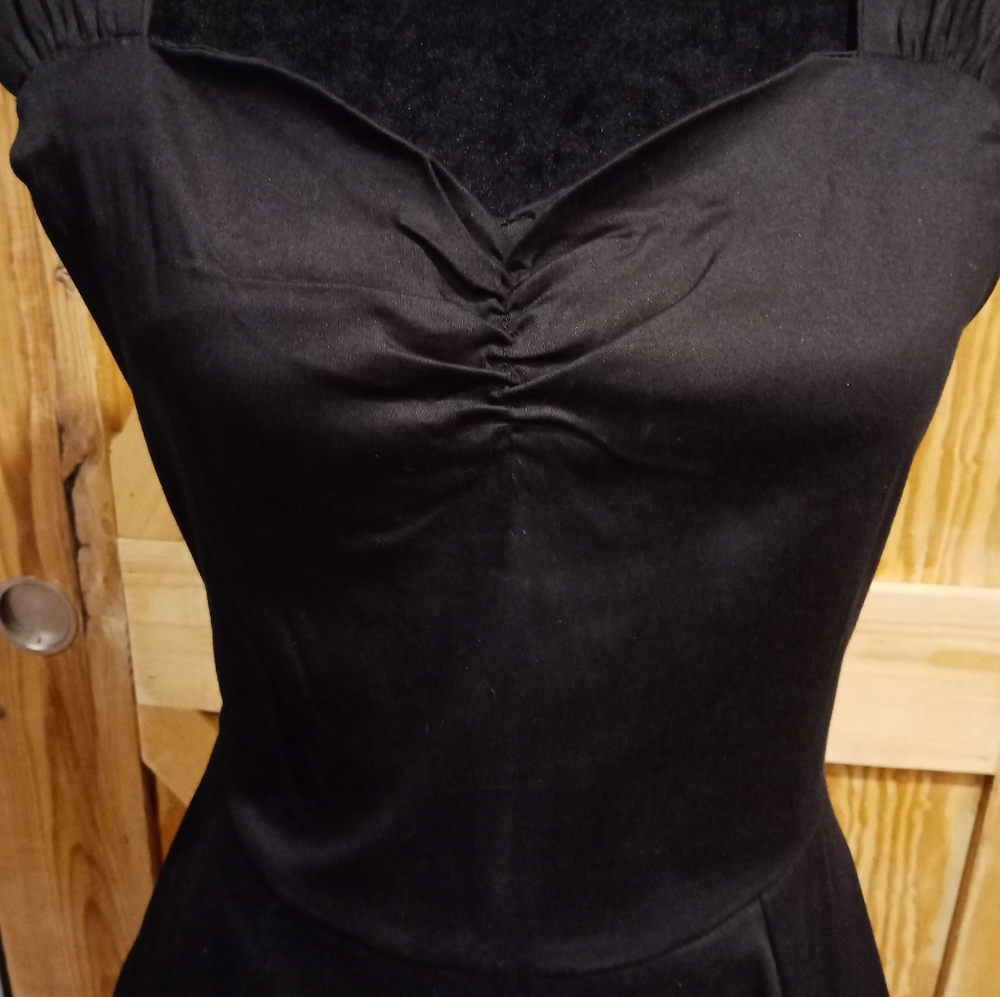 Super cute black dress - Picture 4 of 8